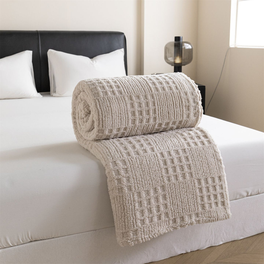 Light coffee color 180*200cm Thickened Double-Sided Plush Waffle Weave Throw Blanket - Anti-Static Taffeta Velvet & Flannel Fleece - Warm, Soft, Non-Shedding Blanket for Winter, Sofa, Bed & Office